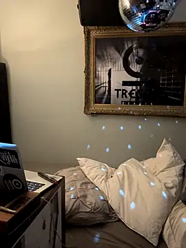 Snapshot of pillepallex84x chatting on October 11, 2025, 3:29 am pillepallex84x online show from October 11, 2025, 3:29 am