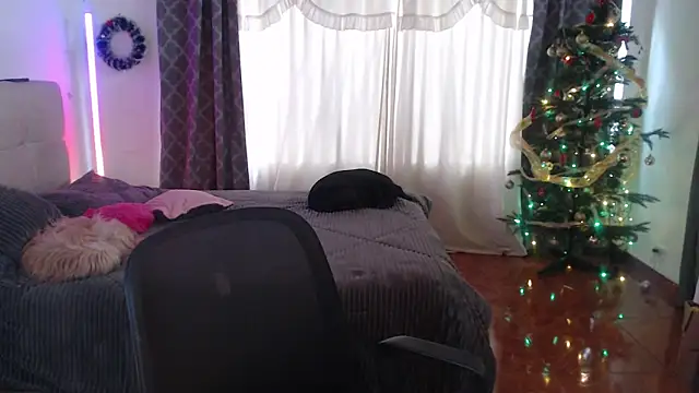 Snapshot of Emilyswan04 chatting on December 18, 2024, 5:00 pm Emilyswan04 online show from December 18, 2024, 5:00 pm