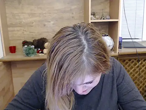 DaniellaKiss online show from February 9, 2026, 4:49 pm