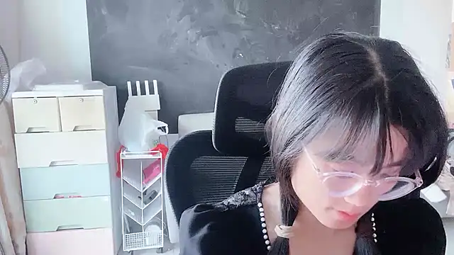 Honey-cici online show from November 26, 2025, 8:58 am