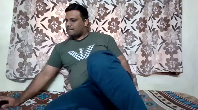 Snapshot of Varma3101 chatting on March 12, 2025, 4:30 am Varma3101 online show from March 12, 2025, 4:30 am