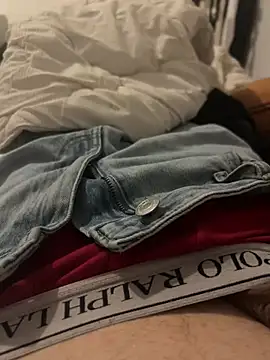 Snapshot of pignoufe chatting on March 9, 2026, 10:24 pm pignoufe online show from March 9, 2026, 10:24 pm