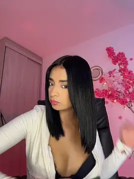 Snapshot of Laura_fernandezII chatting on May 11, 2026, 7:33 pm Laura fernandezII online show from May 11, 2026, 7:33 pm