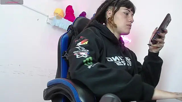 Snapshot of _sharlotte777 chatting on November 26, 2025, 2:06 pm sharlotte777 online show from November 26, 2025, 2:06 pm