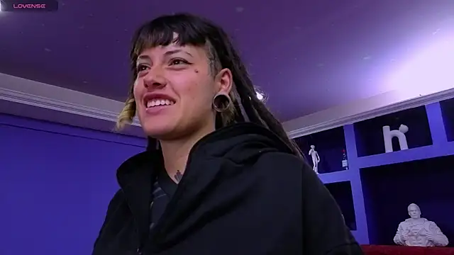  sharlotte777 online show from April 23, 2026, 1:35 pm