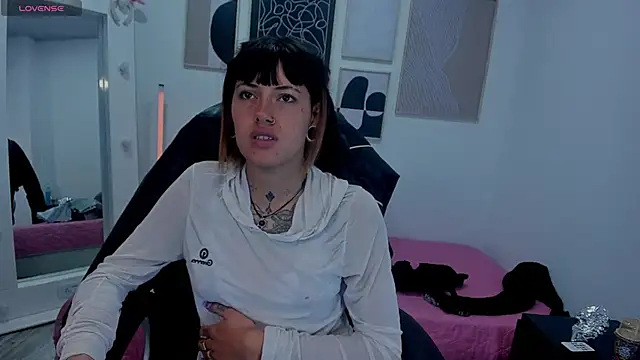 Snapshot of _sharlotte777 chatting on September 25, 2025, 2:23 pm sharlotte777 online show from September 25, 2025, 2:23 pm