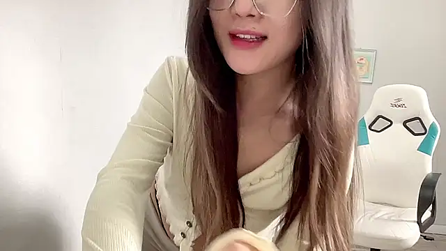 Risalynn online show from February 17, 2025, 5:14 am