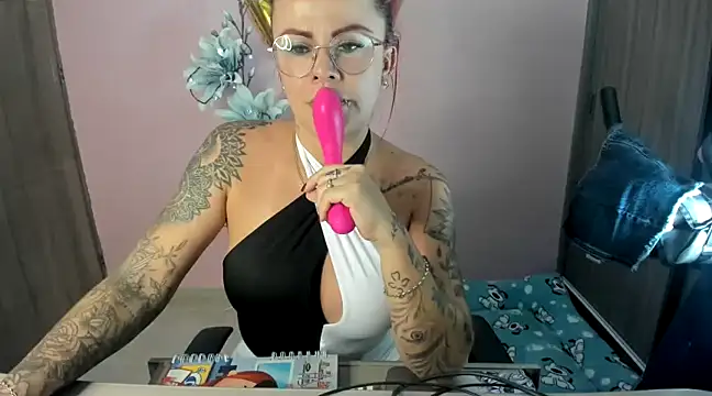 Snapshot of KAROL_MILF chatting on January 11, 2025, 12:33 am KAROL MILF online show from January 11, 2025, 12:33 am