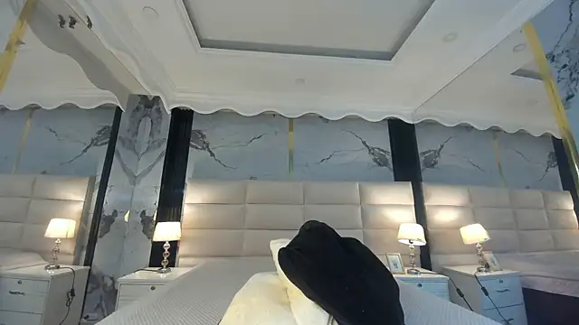 Princess Violett online show from November 17, 2025, 1:26 pm