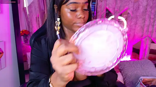 SarahBrunet online show from April 13, 2026, 3:49 pm