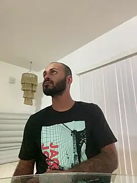 islandvybee55 online show from January 9, 2025, 11:02 pm