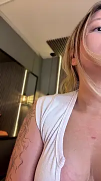 Snapshot of MiaPetit_ chatting on July 19, 2026, 5:10 pm MiaPetit online show from July 19, 2026, 5:10 pm