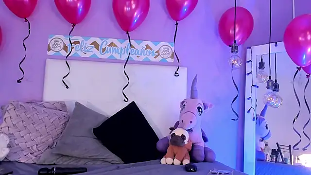 Snapshot of Charlotte11-11 chatting on November 10, 2025, 4:12 pm Charlotte11-11 online show from November 10, 2025, 4:12 pm