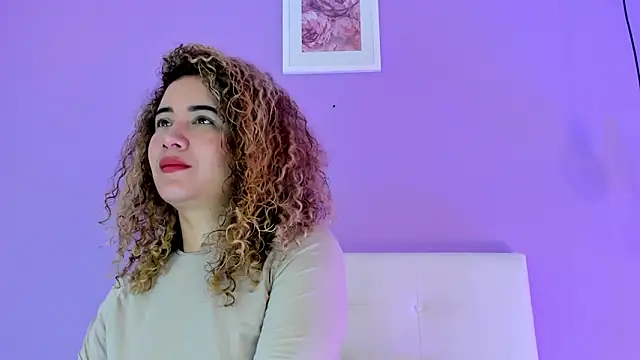 Snapshot of Charlotte11-11 chatting on November 22, 2025, 2:16 pm Charlotte11-11 online show from November 22, 2025, 2:16 pm