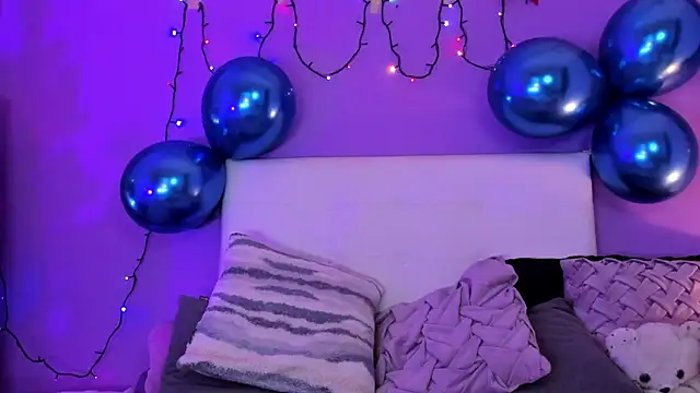 Snapshot of Charlotte11-11 chatting on December 15, 2025, 2:45 pm Charlotte11-11 online show from December 15, 2025, 2:45 pm