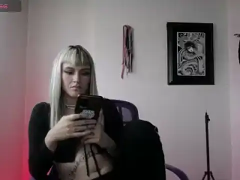 kim jeins11 online show from March 7, 2025, 8:22 pm