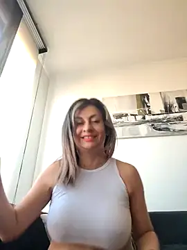 Latiinvenushot online show from March 1, 2026, 12:49 pm