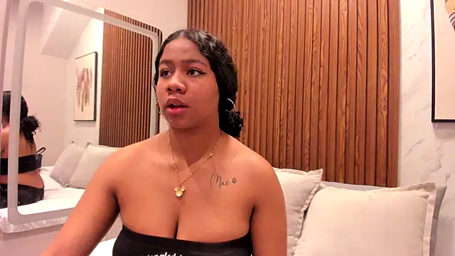 Sofi Fox  online show from December 16, 2025, 6:01 pm