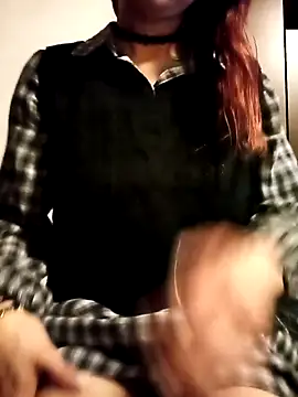 Snapshot of KITTEN-10 chatting on December 4, 2025, 3:38 am KITTEN-10 online show from December 4, 2025, 3:38 am