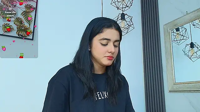 natalia aguirre1 online show from September 12, 2025, 12:27 pm