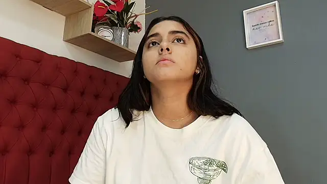 natalia aguirre1 online show from November 30, 2025, 12:28 pm