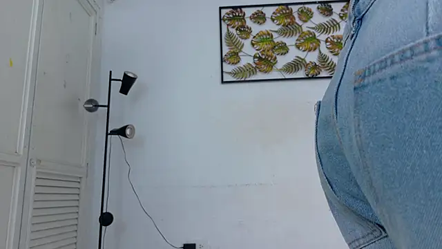 natalia aguirre1 online show from December 19, 2025, 12:07 pm