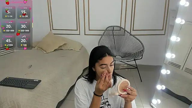 natalia aguirre1 online show from September 21, 2025, 12:21 pm