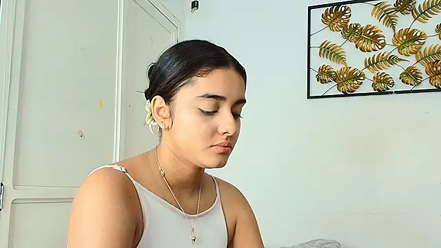 natalia aguirre1 online show from September 22, 2025, 1:28 pm