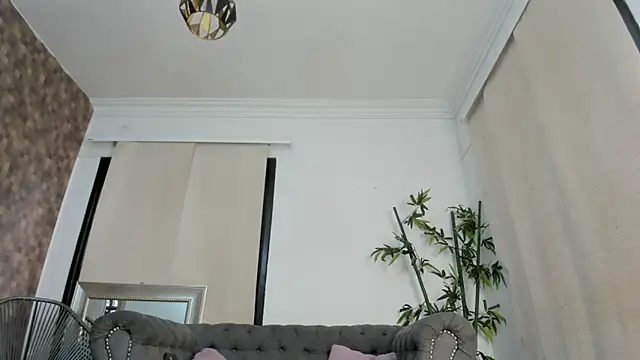 JOCELYN SANTANA1 online show from December 4, 2025, 12:04 pm