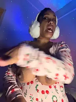 Snapshot of loveluna8 chatting on December 16, 2025, 9:35 am loveluna8 online show from December 16, 2025, 9:35 am