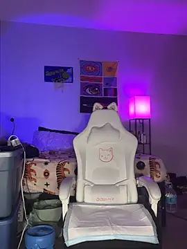 Snapshot of loveluna8 chatting on March 13, 2025, 12:24 pm loveluna8 online show from March 13, 2025, 12:24 pm