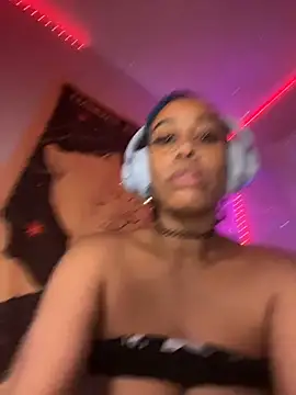 Snapshot of loveluna8 chatting on October 30, 2025, 10:35 am loveluna8 online show from October 30, 2025, 10:35 am