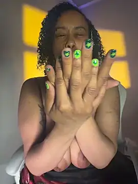 loveluna8 online show from February 25, 2026, 11:15 pm