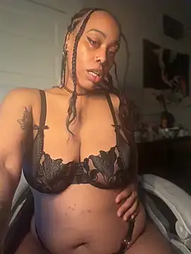 loveluna8 online show from May 16, 2026, 1:32 pm