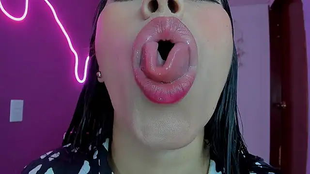  sulmatevans  online show from November 4, 2025, 1:48 pm