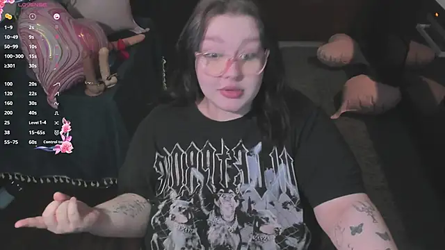 Snapshot of LilyBelll chatting on February 14, 2026, 9:59 pm LilyBelll online show from February 14, 2026, 9:59 pm