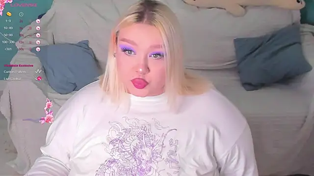 Snapshot of LilyBelll chatting on January 18, 2025, 7:15 pm LilyBelll online show from January 18, 2025, 7:15 pm