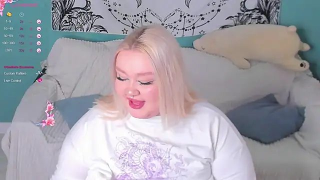 Snapshot of LilyBelll chatting on December 18, 2024, 7:41 pm LilyBelll online show from December 18, 2024, 7:41 pm