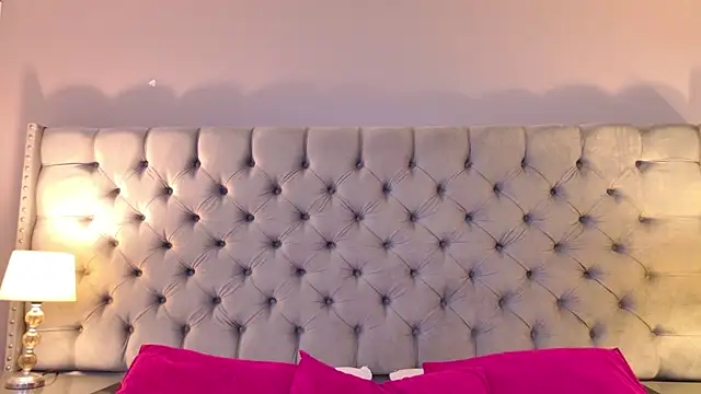 AmbarSantany online show from February 19, 2026, 9:45 pm