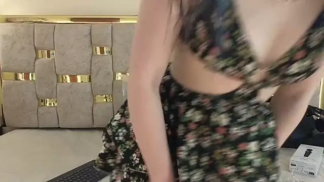 lilimini032 online show from February 12, 2026, 7:57 pm