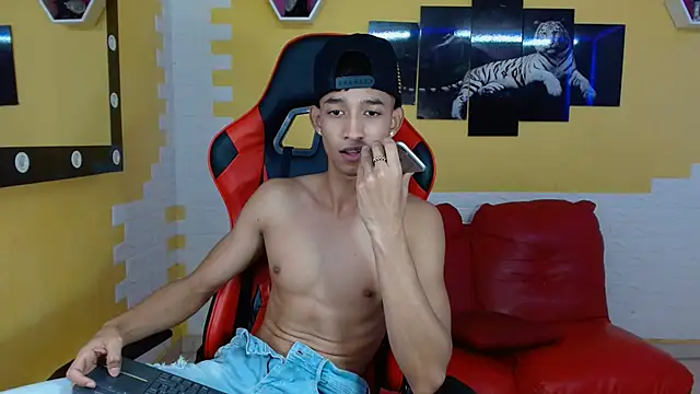 jose sexycumm online show from February 24, 2025, 11:30 pm