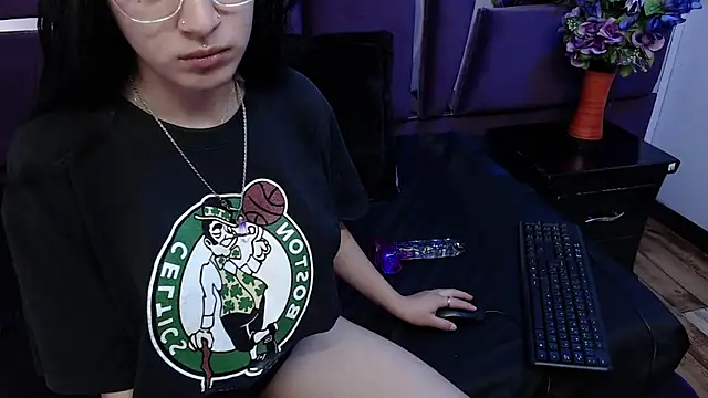 Snapshot of Katty_Queen chatting on February 17, 2025, 8:27 pm Katty Queen online show from February 17, 2025, 8:27 pm