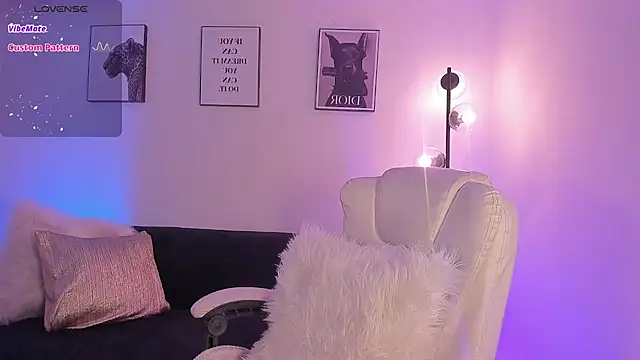 Emilyymilleer  online show from June 7, 2026, 5:07 pm