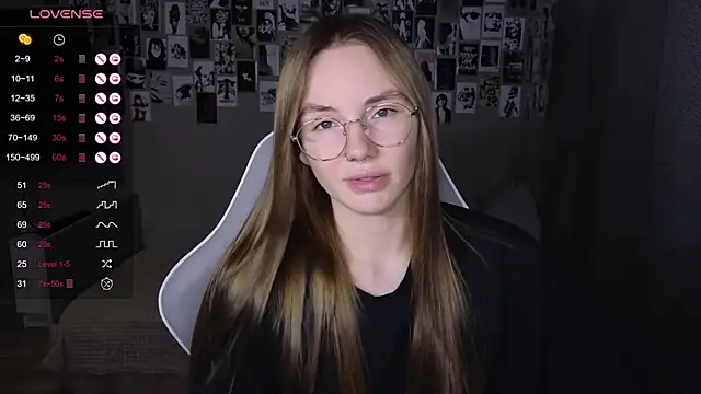 littlevildevil online show from April 19, 2026, 10:49 am