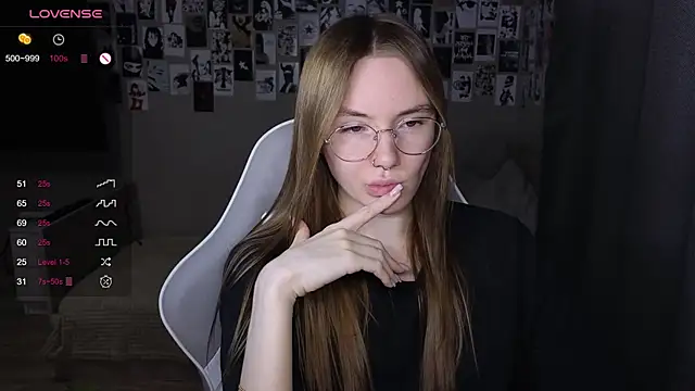 littlevildevil online show from April 24, 2026, 11:01 am