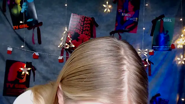 MademoiselleCl online show from January 7, 2026, 1:27 pm