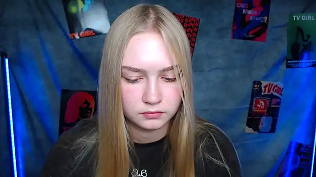 MademoiselleCl online show from November 11, 2025, 1:39 pm