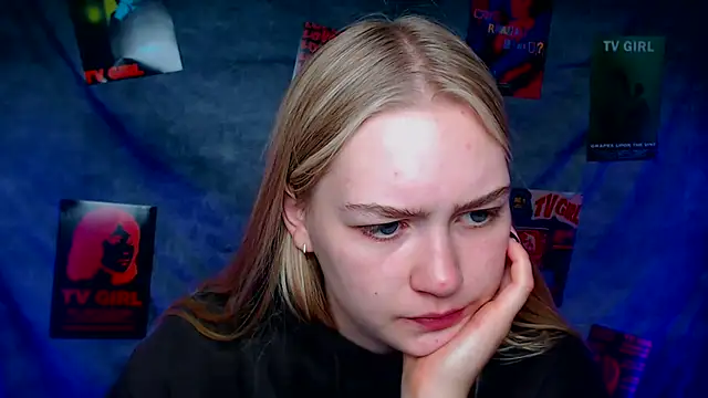 MademoiselleCl online show from September 30, 2025, 6:19 am