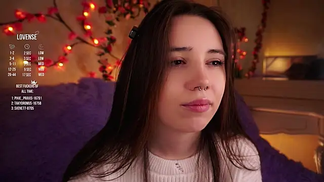 GillianDowdey online show from November 11, 2025, 3:23 am