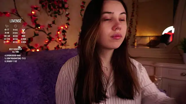 GillianDowdey online show from October 30, 2025, 2:43 am